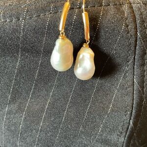 14 K freshwater (peanut) pearl drop earrings - authentic